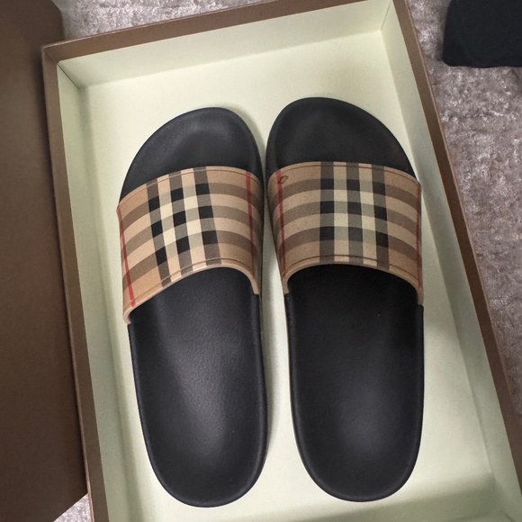 Kids Burberry slides
